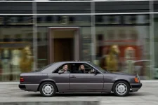 Modern klasikler Mercedes-Benz 124 serisinin Coupé'leri TechForumTR (3).webp