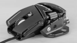 Dikey kaydırmalı bir fare.webp