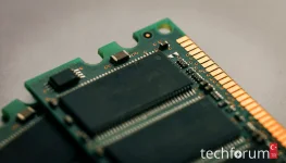 Intel CEO'su, RAM bulunabilirliği sorununun 2028 yılına kadar devam edeceğine inanıyor.webp