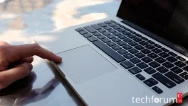 MacBook'un arızalı dokunmatik yüzeyi.webp