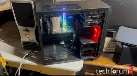 Çöp kutularını karıştırarak bir milyon dolar değerinde donanım topladı (3).webp