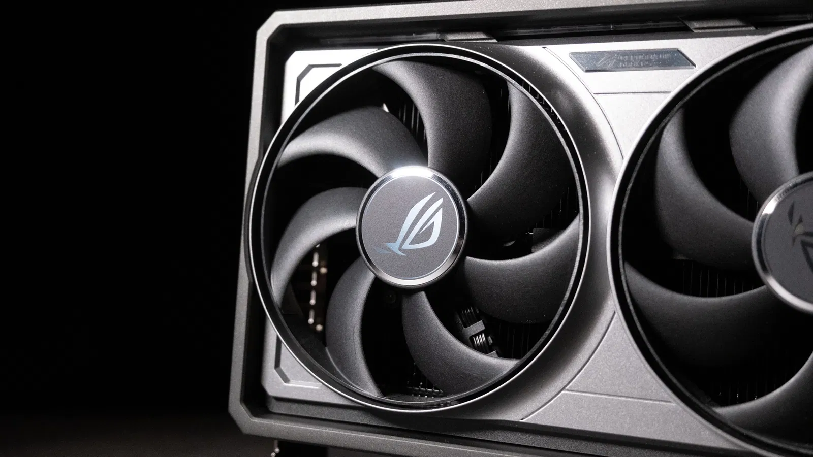 ASUS-ROG-RTX-5090-Astral-2-gurultusu.webp