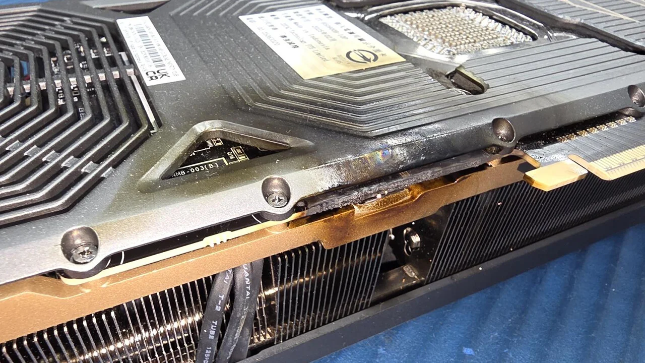 Battlefield 6 oynarken GeForce RTX 5090 ekran kartı alev aldı.webp