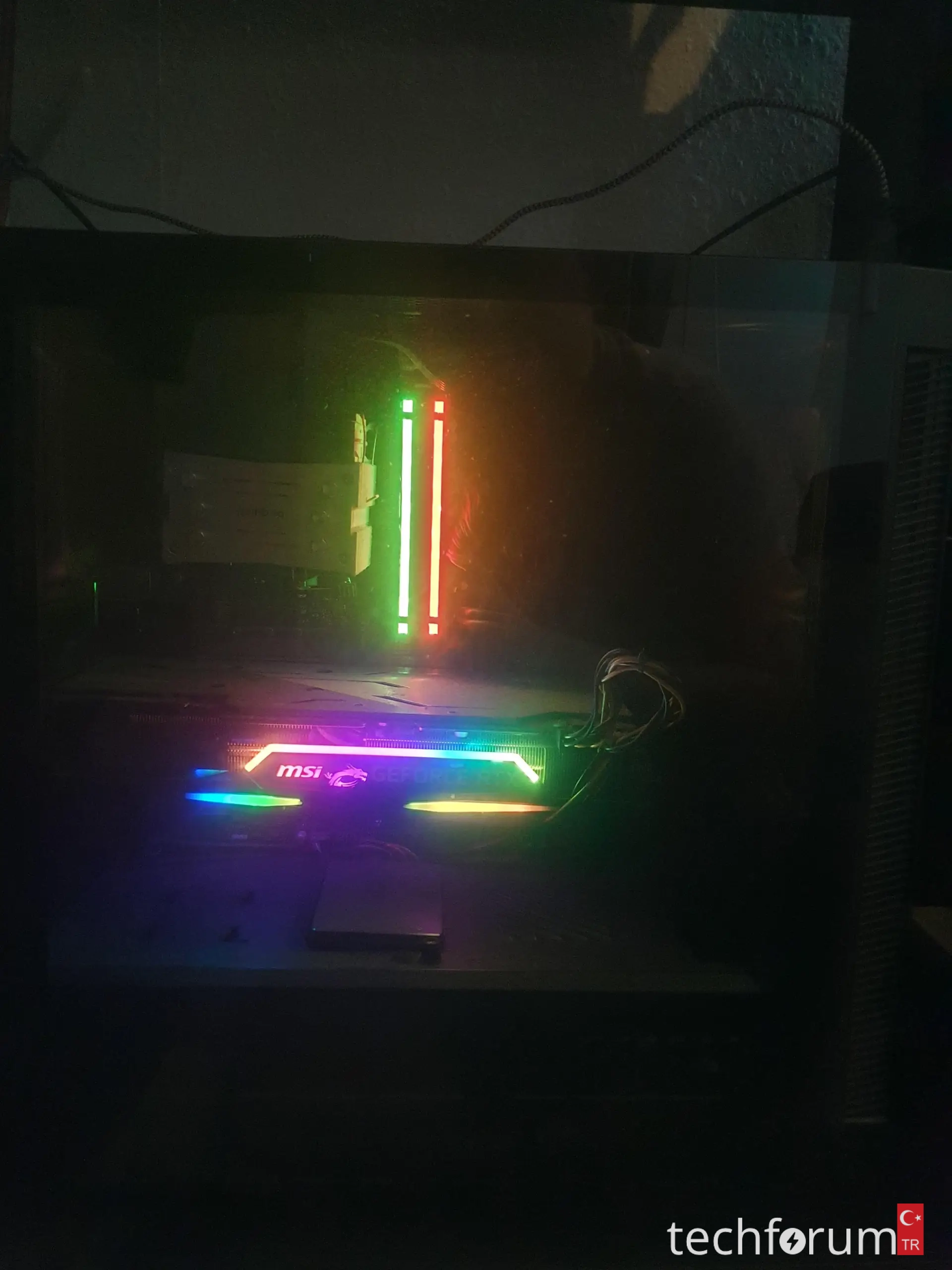 Bilgisayar hem önünden hem de arkasından ısınması normal mi.webp