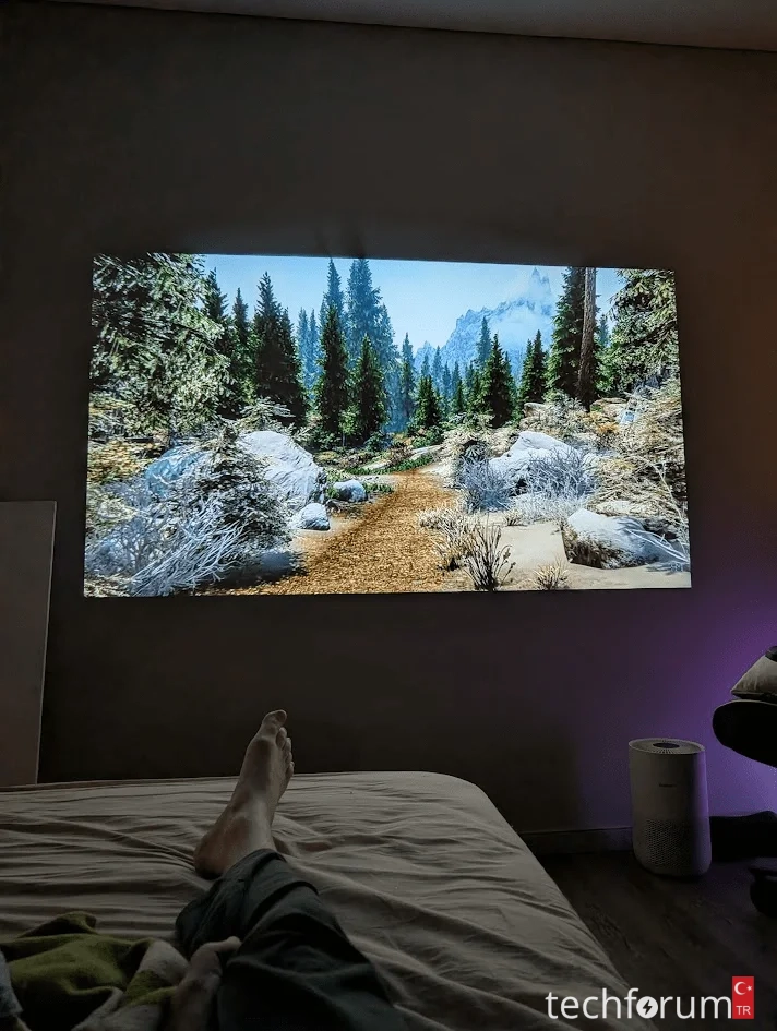 bir projektörün kurulu olması, istediğiniz zaman film izlemek ve sonra onu kaldırmak harika b...webp