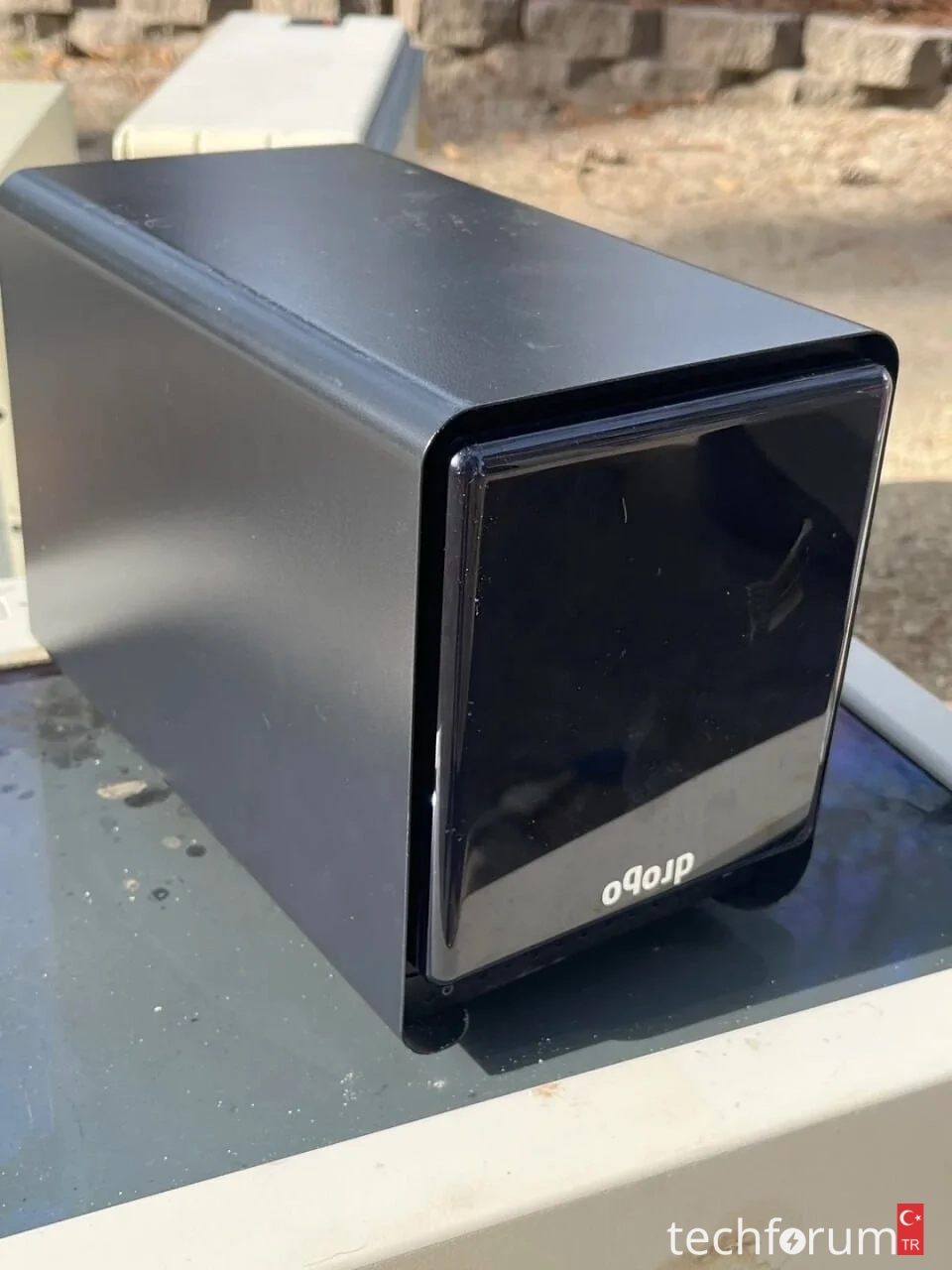 Çöp kutularını karıştırarak tek milyon dolar kıymetinde donanım topladı (2).webp