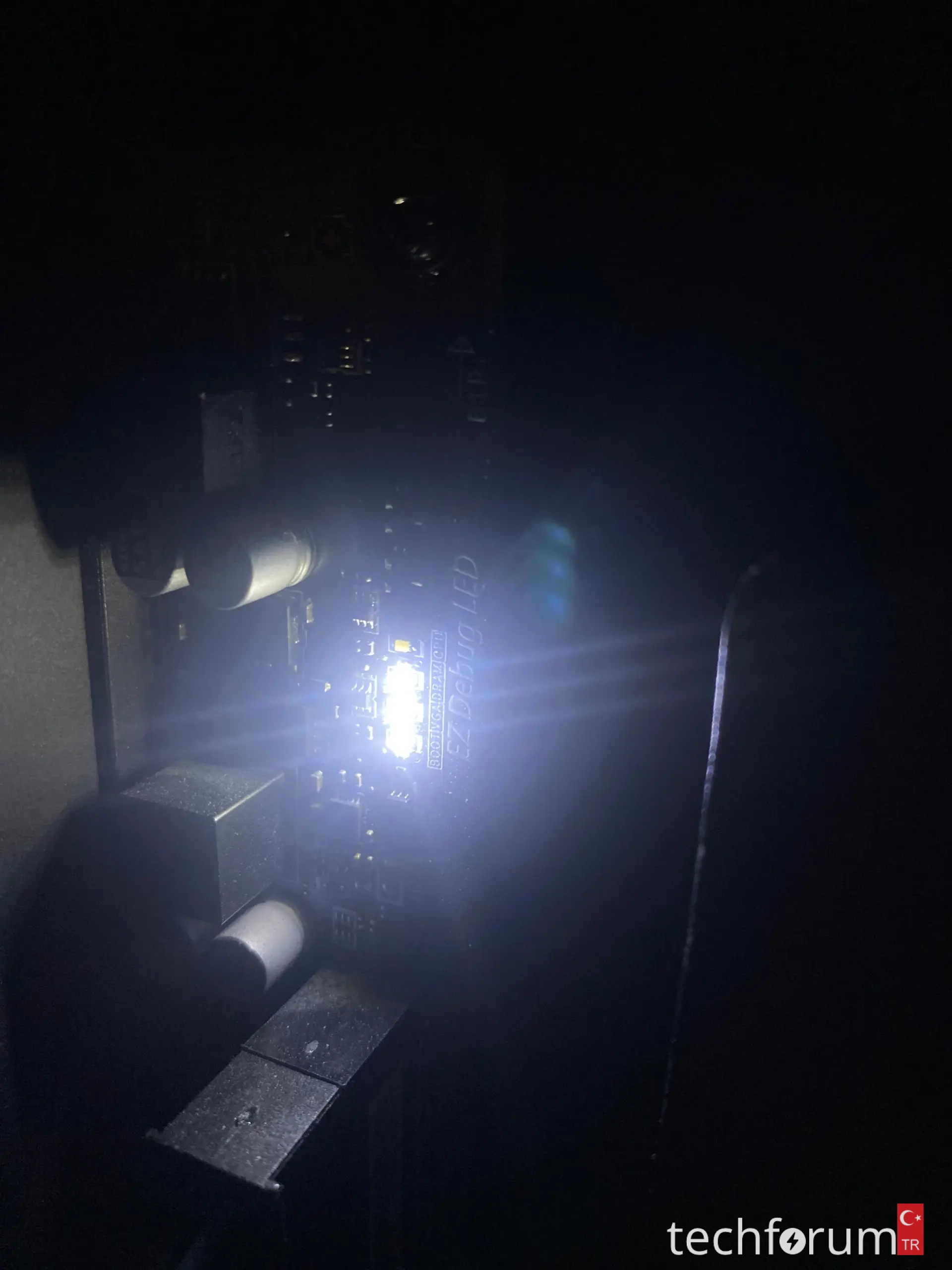 Ez Debug LED CPU dışındaki tüm ışıklar.webp