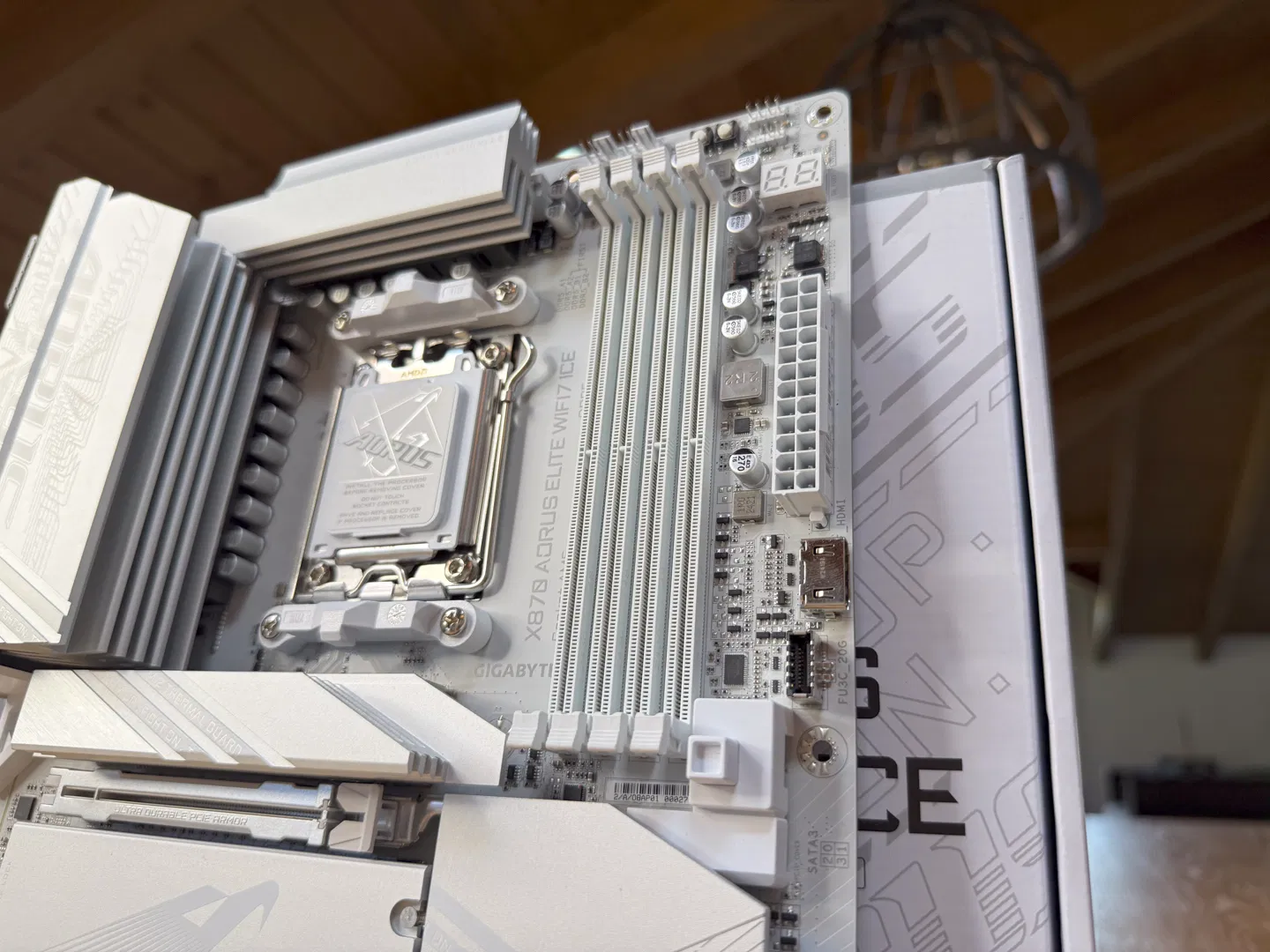 Gigabyte, X870'e önceden yüklenmiş wifi sürücülerini garanti ediyor.webp