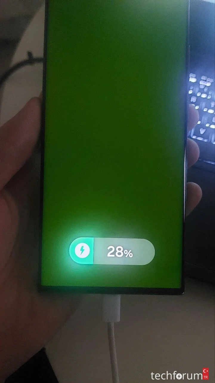 S23 Ultra telefonumda yeşilimsi bir ton oluştu. Ne yapmalıyım.webp