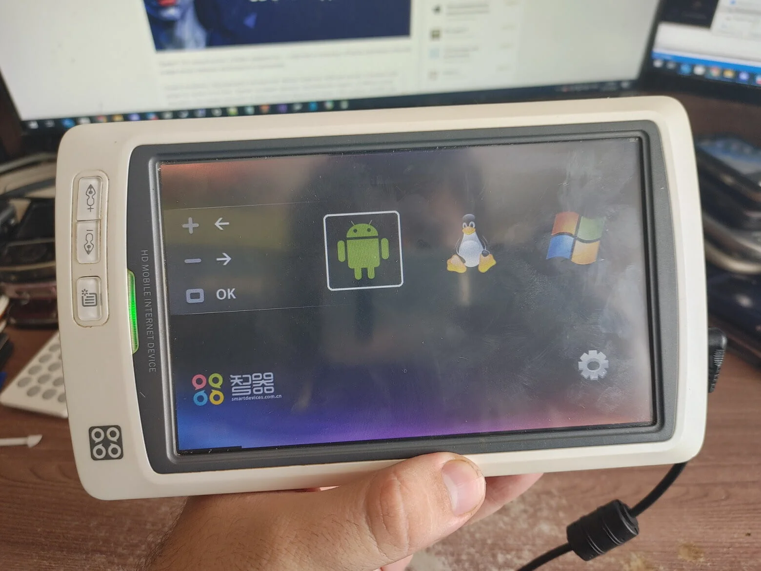 Sıra Dışı Teknolojik Cihaz Çinli Bir Girişim Aynı Anda Üç İşletim Sistemli Tablet Nasıl Ürett...webp