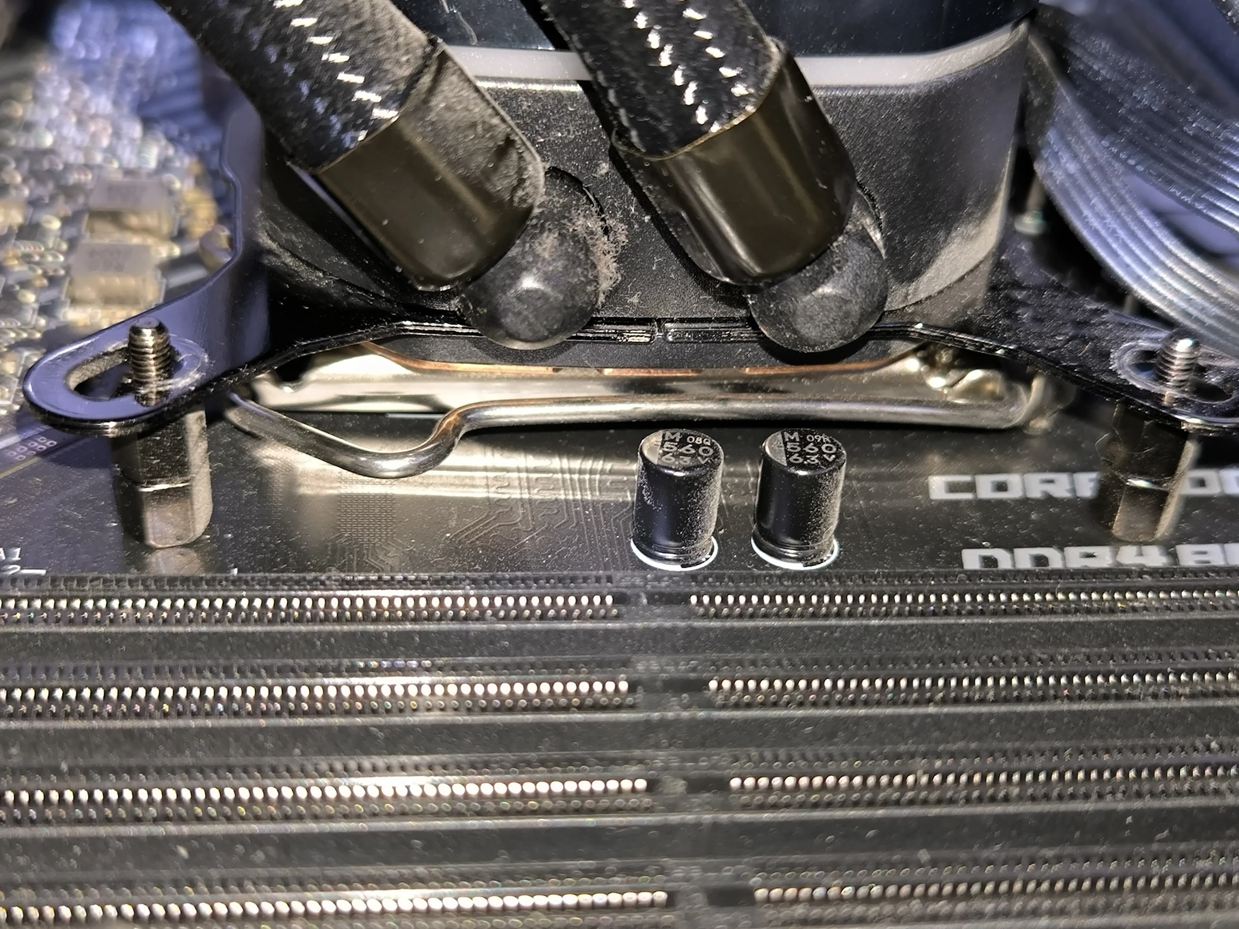 Sıvı metalin işlemciye yapışıp soğutma sistemine zarar vermesi2.webp