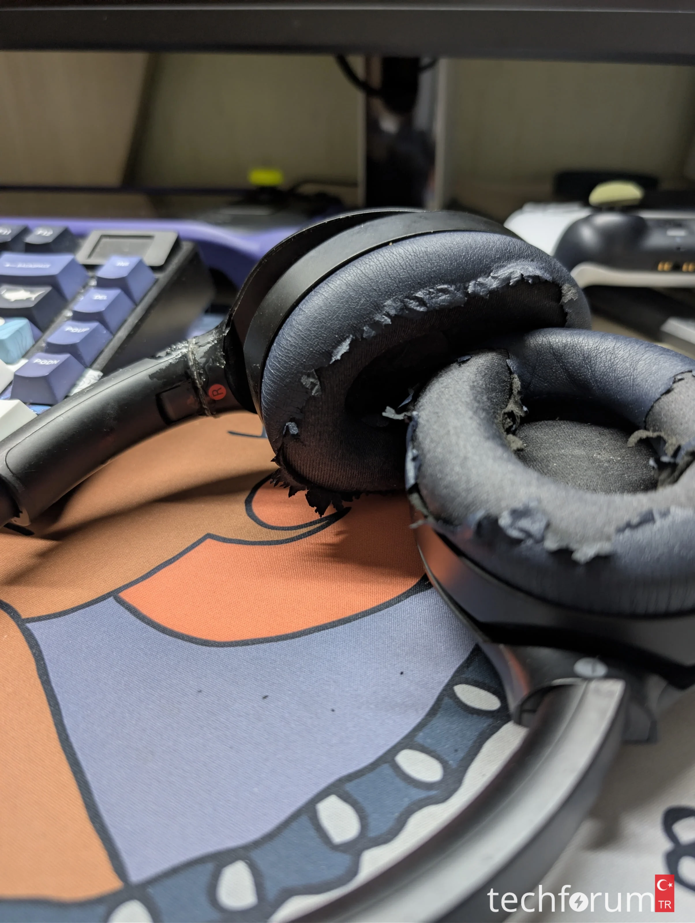 Sony WH-1000XM4 kulaklıklarım 5 yıl sonra hala çalışıyor; 2020'de satın almıştım. Tam boyutlu...webp