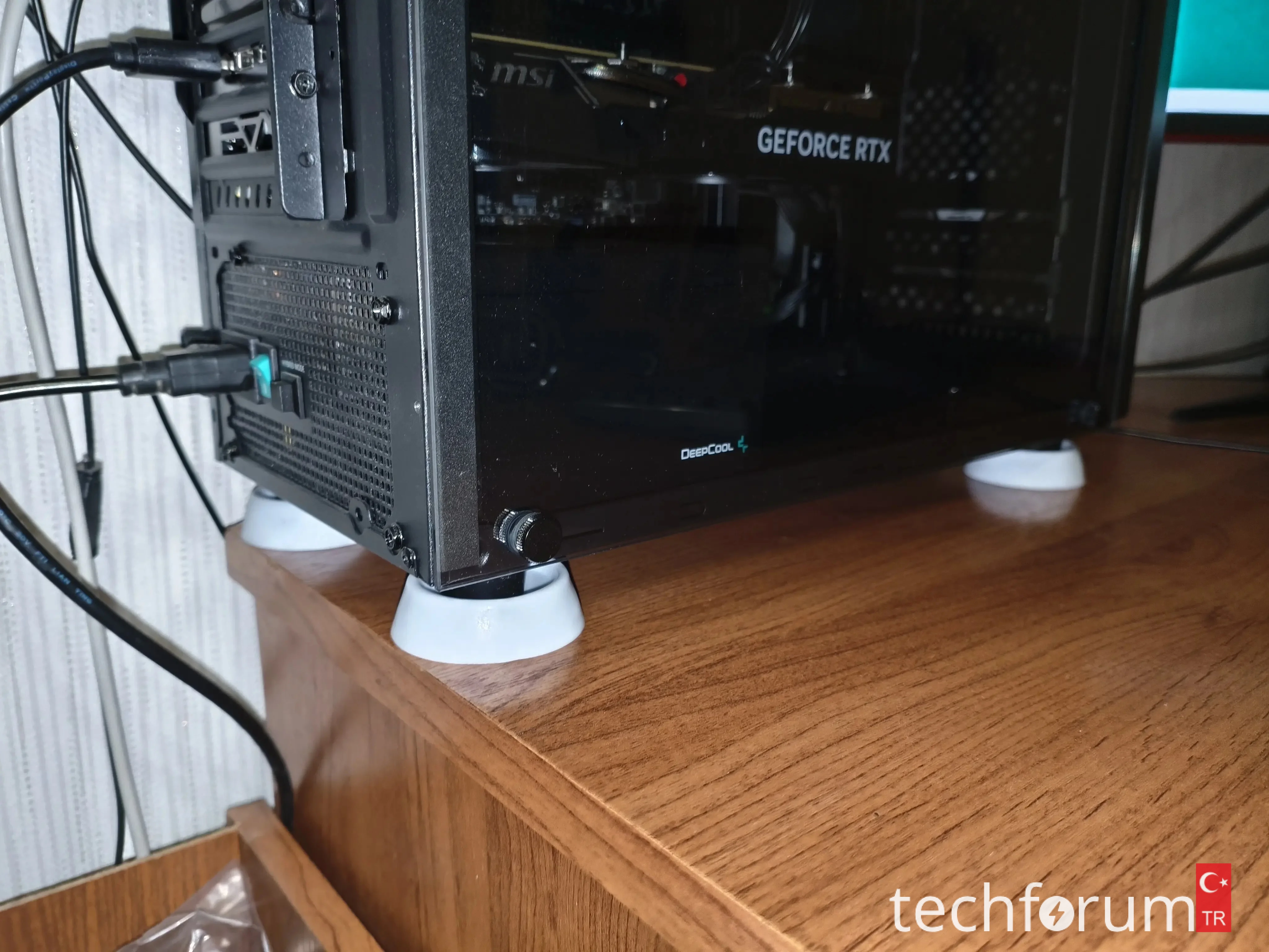 Titreşim önleyici PC standları.webp