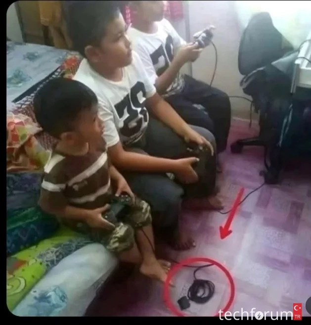 Bazı fotoğraflar vardır, tek kare ama 10 sezonluk dizi etkisi yapar. Bu da onlardan biri. Üç kardeş yan yana dizilmiş, yüzlerde ölümcül bir ciddiyet.